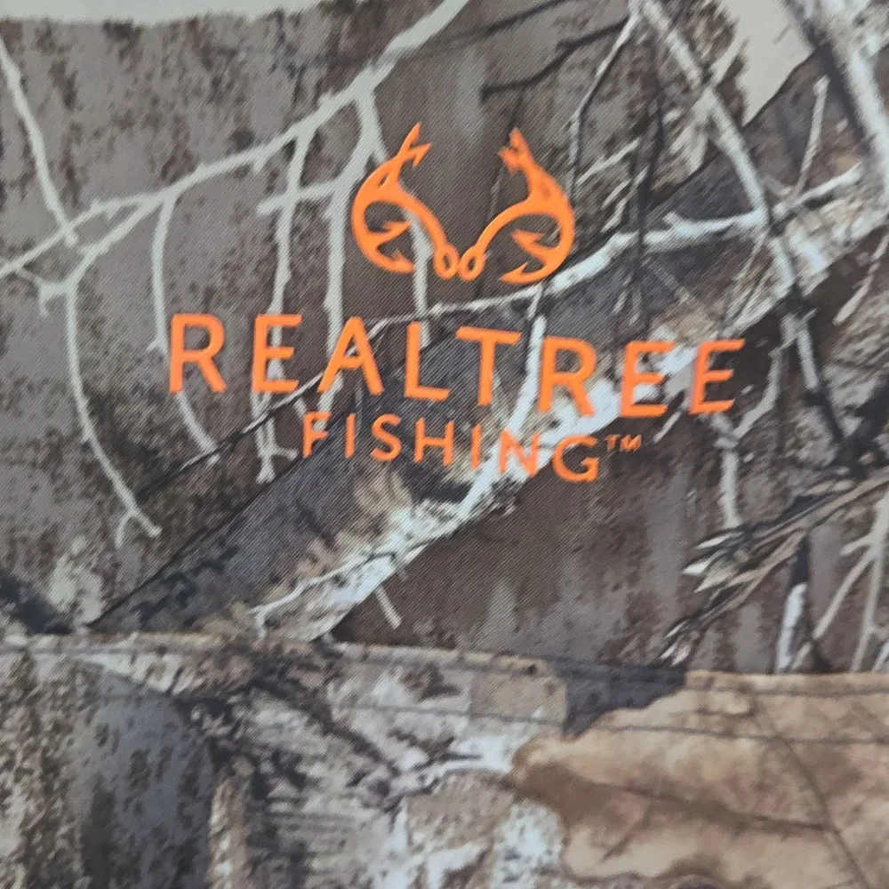 Realtree Fishing camouflage long sleeve shirt - Picture 5 of 10
